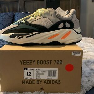YEEZY BOOST 700 US 12